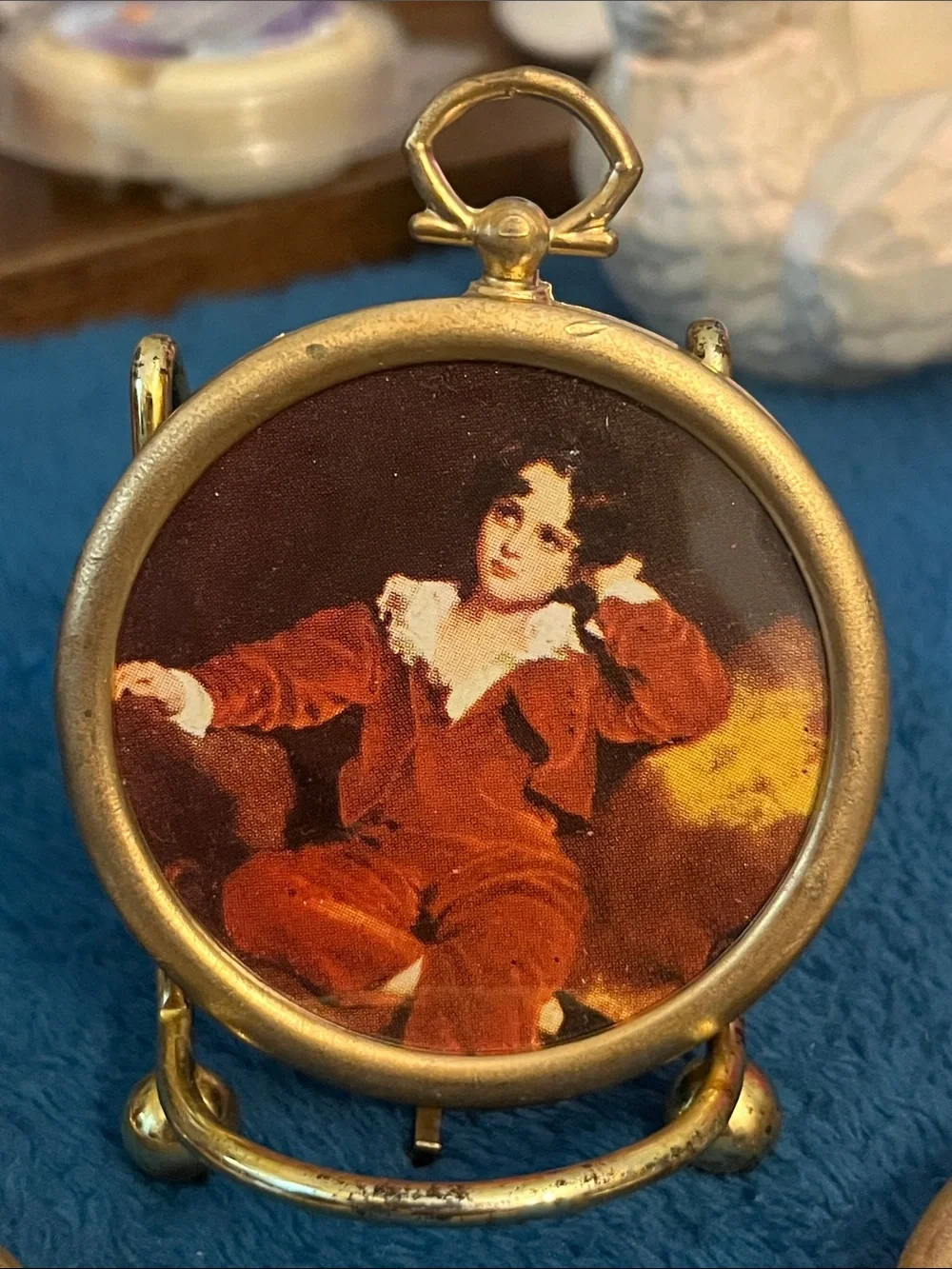 Vintage Gold Round Portrait Plaque Set Red Boy etc Ornaments 040
